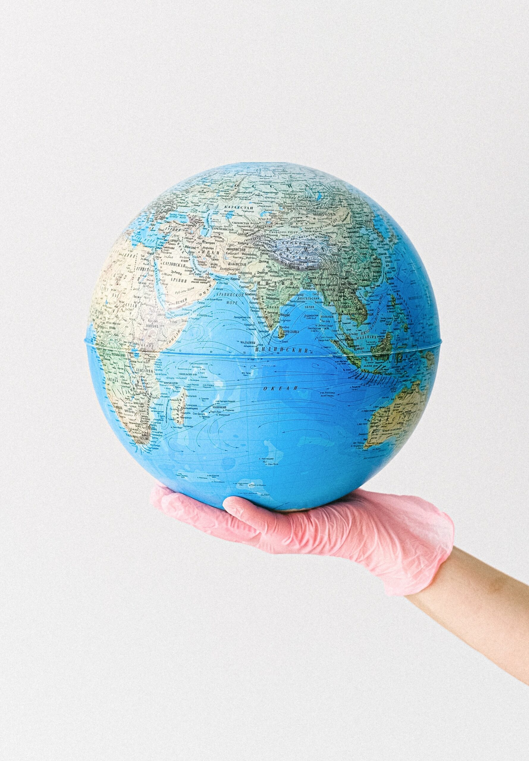 International Earth Day (April 22) 1 Mano sujetando planeta Tierra